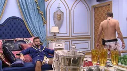 Arthur conversa com Caio (de costas) no Quarto do Líder