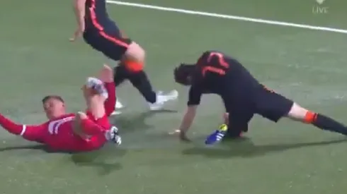 Daley Blind cai em cima de seu tornozelo durante jogo nas Eliminatórias