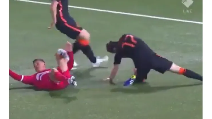 Daley Blind cai em cima de seu tornozelo durante jogo nas Eliminatórias