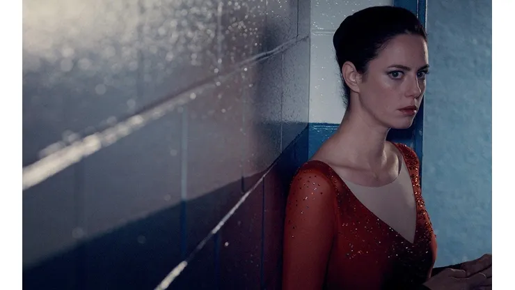 Grace Beedie em cena de "Polos Opostos", da Netflix