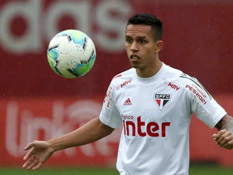 I. Vinicius vira ‘ala’ contra o Flamengo e São Paulo muda o esquema