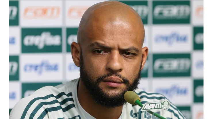 Felipe Melo sofre nas mãos da Nação e bloqueia torcedora do Fla: "Se ele tá triste, eu tô feliz"