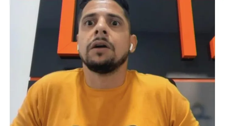 Cicinho fez críticas ao técnico Fernando Diniz