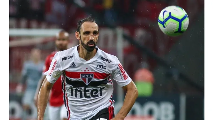 Juanfran é um dos jogadores mais experientes do São Paulo — Foto: Getty Images
