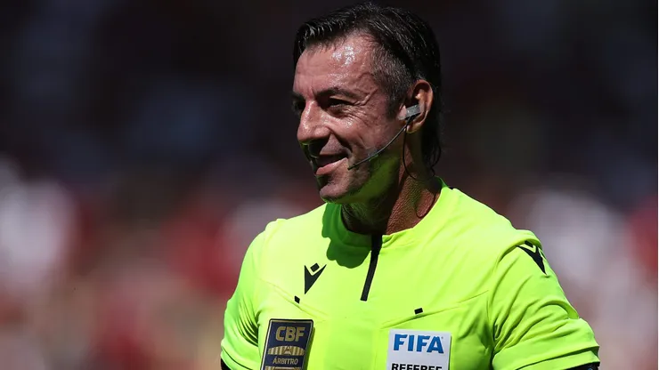 Árbitro da final da Copa América, Raphael Claus apitará jogo do Flamengo contra o Vitória.
