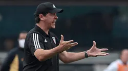 Diniz está pressionado após 2 derrotas seguidas - Foto: Rubens Chiri/SPFC.