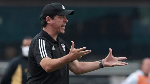 Diniz está pressionado após 2 derrotas seguidas - Foto: Rubens Chiri/SPFC.