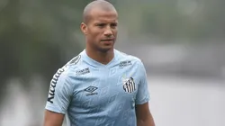 Carlos Sánchez fica próximo de ter o contrato encerrado. Foto: Ivan Storti/Santos FC