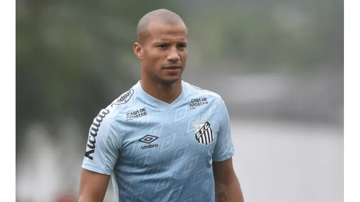 Carlos Sánchez fica próximo de ter o contrato encerrado. Foto: Ivan Storti/Santos FC