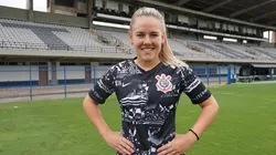 Andressinha renova com o time feminino do Corinthians
