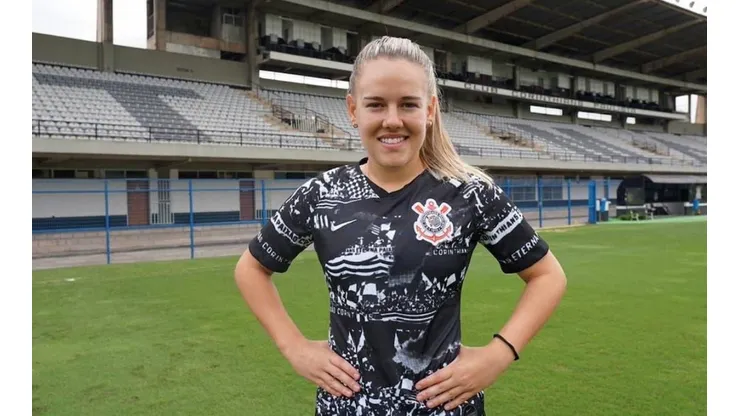 Andressinha renova com o time feminino do Corinthians