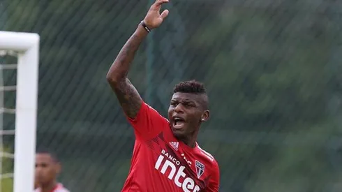 Arboleda respondeu o torcedor nas redes sociais - Foto: Rubens Chiri/São Paulo FC.