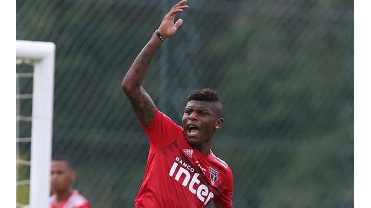 Arboleda respondeu o torcedor nas redes sociais - Foto: Rubens Chiri/São Paulo FC.