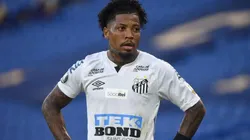 “Fui tocado na área”: Marinho reclama pênalti não marcado em La Bombonera