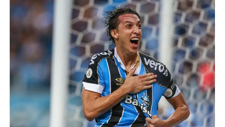 Geromel aparece com delegação do Grêmio em São Paulo e gera dúvida na torcida do Imortal