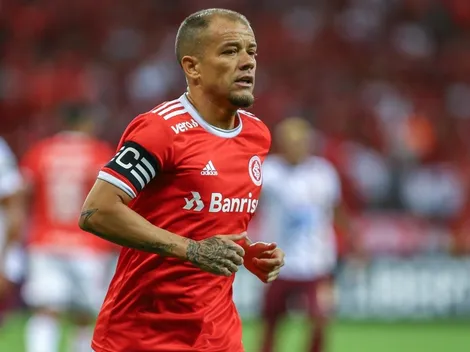 Internacional: D'Alessandro é homenageado, não segura a emoção e chora muito em despedida do Colorado