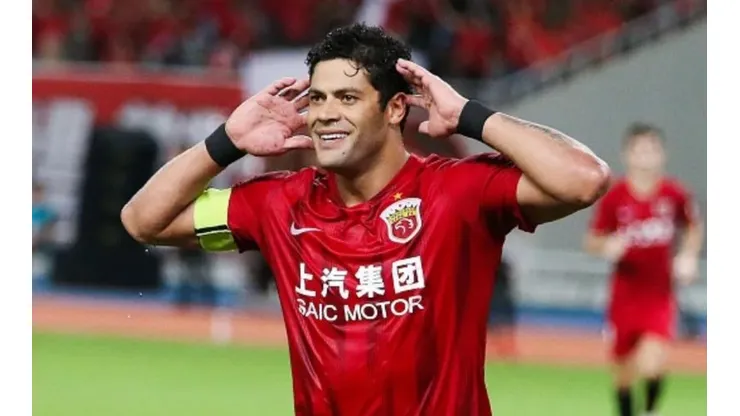 Hulk se aproxima do Palmeiras. Getty Images