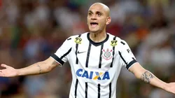 Fabio Santos dá chamada na Fiel e defende protegido de Mancini