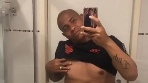 Atacante usou as redes sociais para mostrar o físico atual - Foto: Instagram.