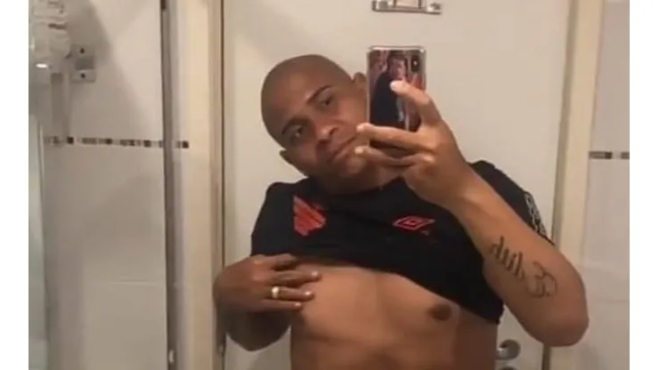 Atacante usou as redes sociais para mostrar o físico atual - Foto: Instagram.