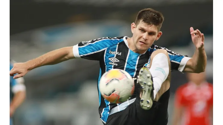 Grêmio e Goiás duelam na noite desta segunda-feira, às 18h, na Arena do Grêmio, em partida atrasada da sexta rodada do Campeonato Brasileiro - (Getty Images)