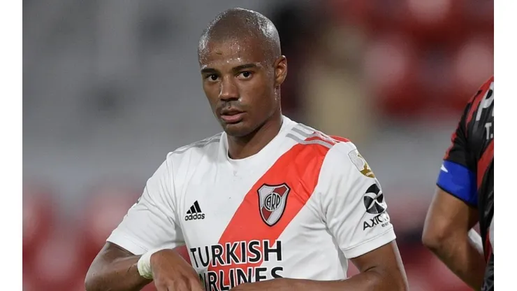 Vídeo: River abre o placar com De La Cruz e gera reclamação dos atleticanos