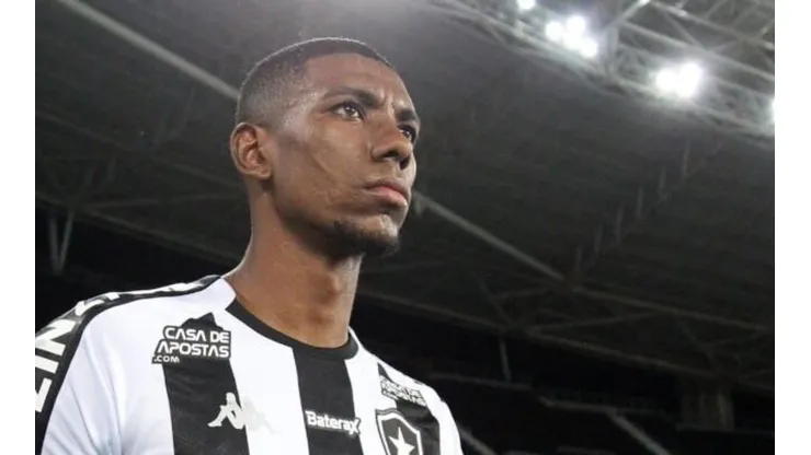 Kanu se revolta com VAR contra o Botafogo: "Critério nunca tem"