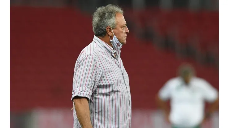 Abel assume erros e 'bate no peito' após revés na estreia