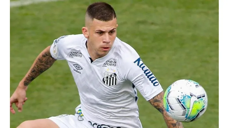 Jobson e mais 2 aumentam casos de Covid no elenco do Santos