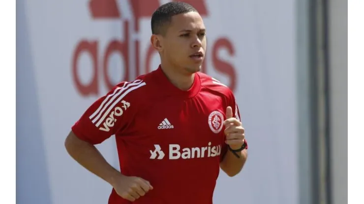 Com Marcos Guilherme, Coudet escala Inter para jogo contra o Coritiba