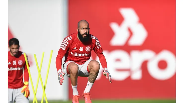 Inter "toma posição" e anuncia futuro de Danilo Fernandes