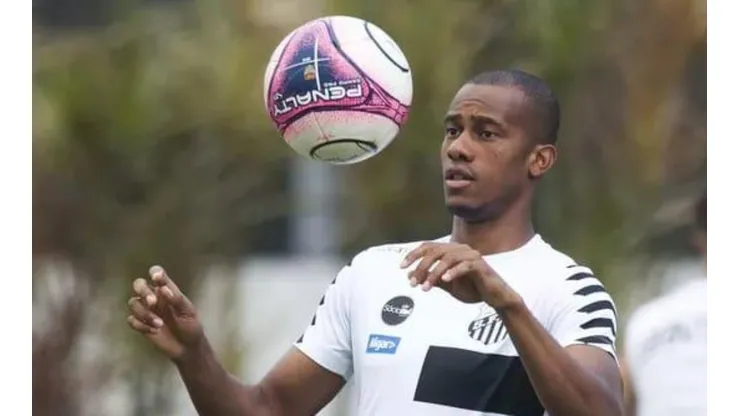 Santos estuda empréstimo de Copete