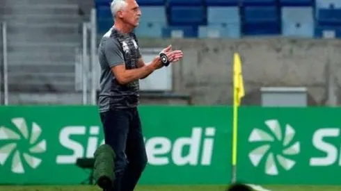 Tenius afirma que não há o que fazer no Bota após derrota contra o Cuiabá