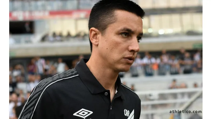 Pressionado: Barros não deve permanecer no cargo (Foto: Divulgação/Site Oficial do Athletico)