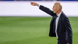 Zidane na beira do gramado — Foto: Getty Images