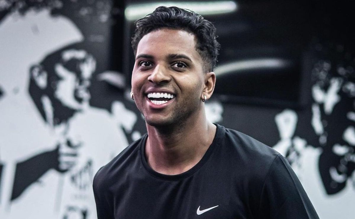 Rodrygo visita CT Rei Pelé e gera expectativa na torcida para ...