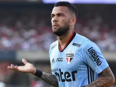 Dani Alves se emociona ao falar de estreia na Libertadores