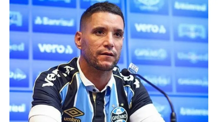 Após derrota, Thiago Neves 'cutuca' Grêmio: "Continuo sendo o culpado?"