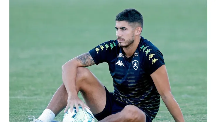 Pedro Raul é motivo de cobrança interna do Botafogo