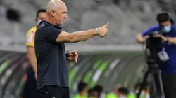 Jorge Desio explica escalação 'inusitada' do Galo com dois laterais-direitos