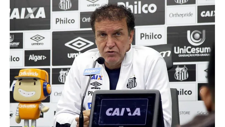 Cuca explica estratégia do Santos e revela desconforto muscular de Marinho