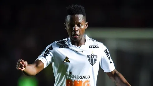 Torcida pede retorno de Cazares e Sampaoli aponta carência no elenco