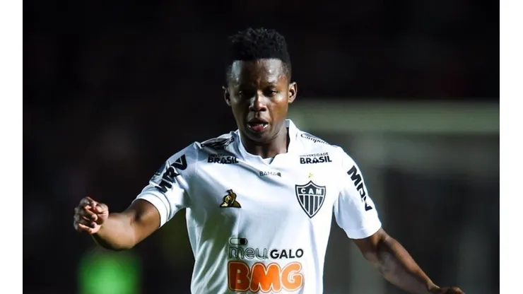 Torcida pede retorno de Cazares e Sampaoli aponta carência no elenco