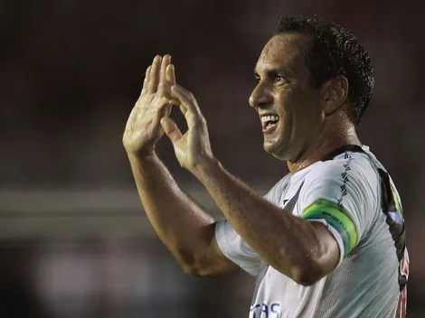 Edmundo desafia Cano por meta e torcida do Vasco vai à loucura