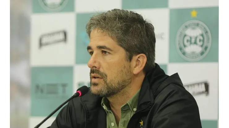 Pastana comenta sobre permanência de Barroca e descarta rebaixamento
