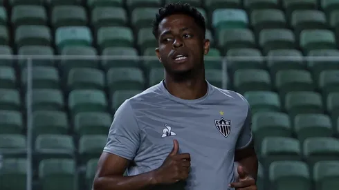 Keno volta ao time titular do Atlético