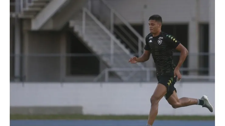 Recém-efetivado no Botafogo, David Sousa quer titularidade com Autuori