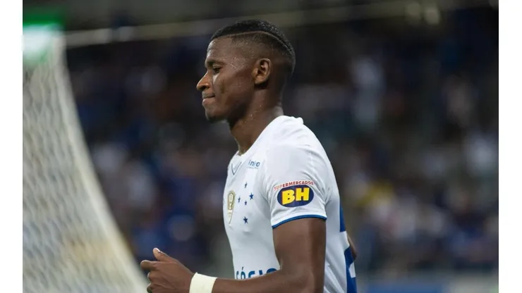 Orejuela volta a virar tema no Cruzeiro