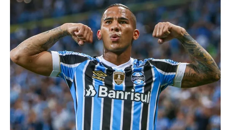 Jael diz sentir saudades do Grêmio e torcida pede volta do atacante