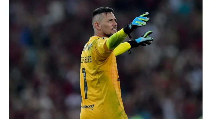 Fla coloca Diego Alves no topo da lista de renovações